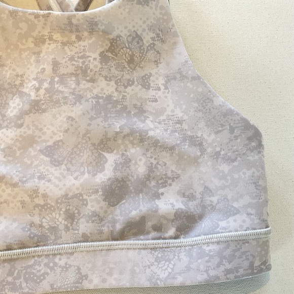 Lululemon Energy Sports Bra Women’s 4 High Neck Workout Top Luxtreme Grey Oasis - Picture 3 of 7